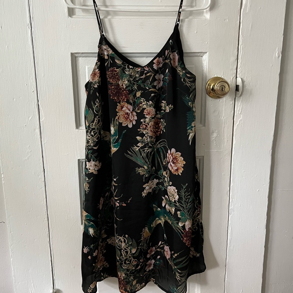 90’s Y2K style slip dress. Beautiful floral crane design and fully lined